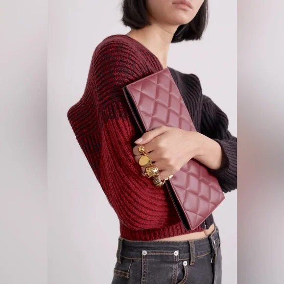 ❌❌SOLD❌❌🔥Alexander McQueen🔥 Skull Knuckle Ring Quilted Leather Clutch - Picture 3 of 10